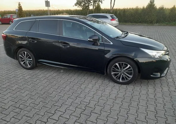 toyota Toyota Avensis cena 49900 przebieg: 173526, rok produkcji 2017 z Odolanów